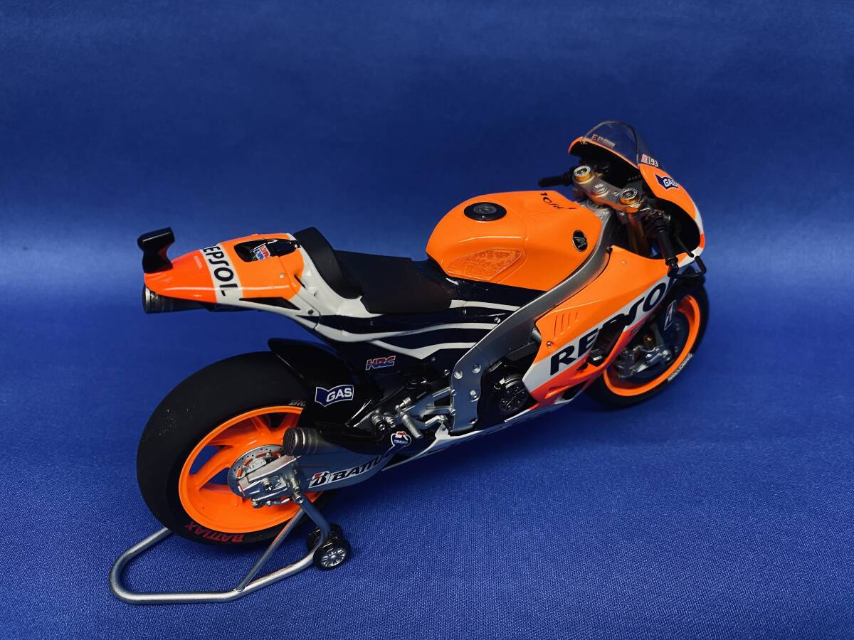 1/12 2013 REPSOL HONDA RC213V マルク・マルケス 完成品 MOTO-GP チャンピオン 模型 バイク ミニカー レプソル ホンダ モト RC211V RC212V_画像8