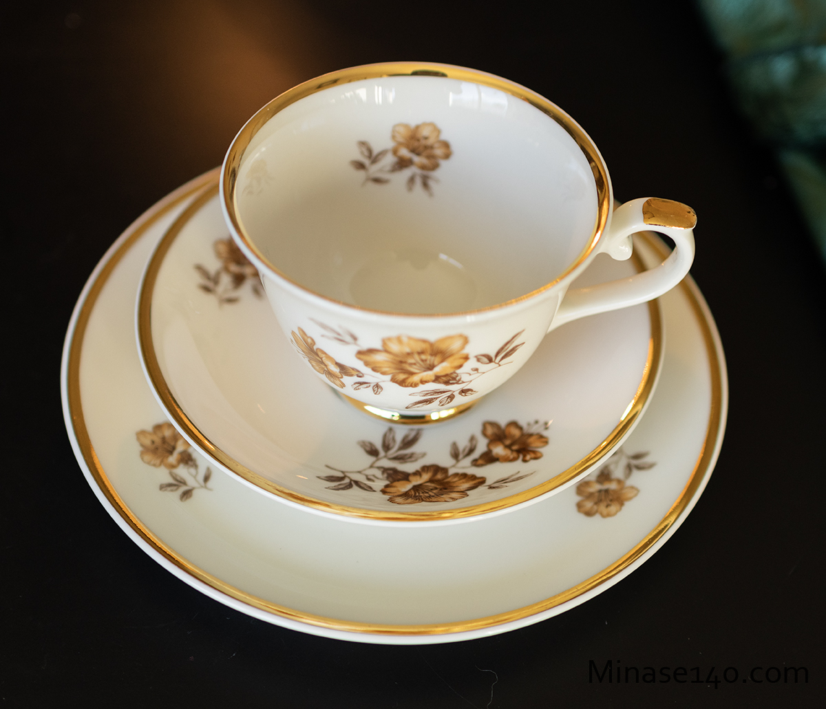 アラビア カップ＆ソーサー & ケーキ皿 3点セット Arabia フィンランド カップ ソーサー 紅茶 コーヒー アンティーク ビンテージの画像1