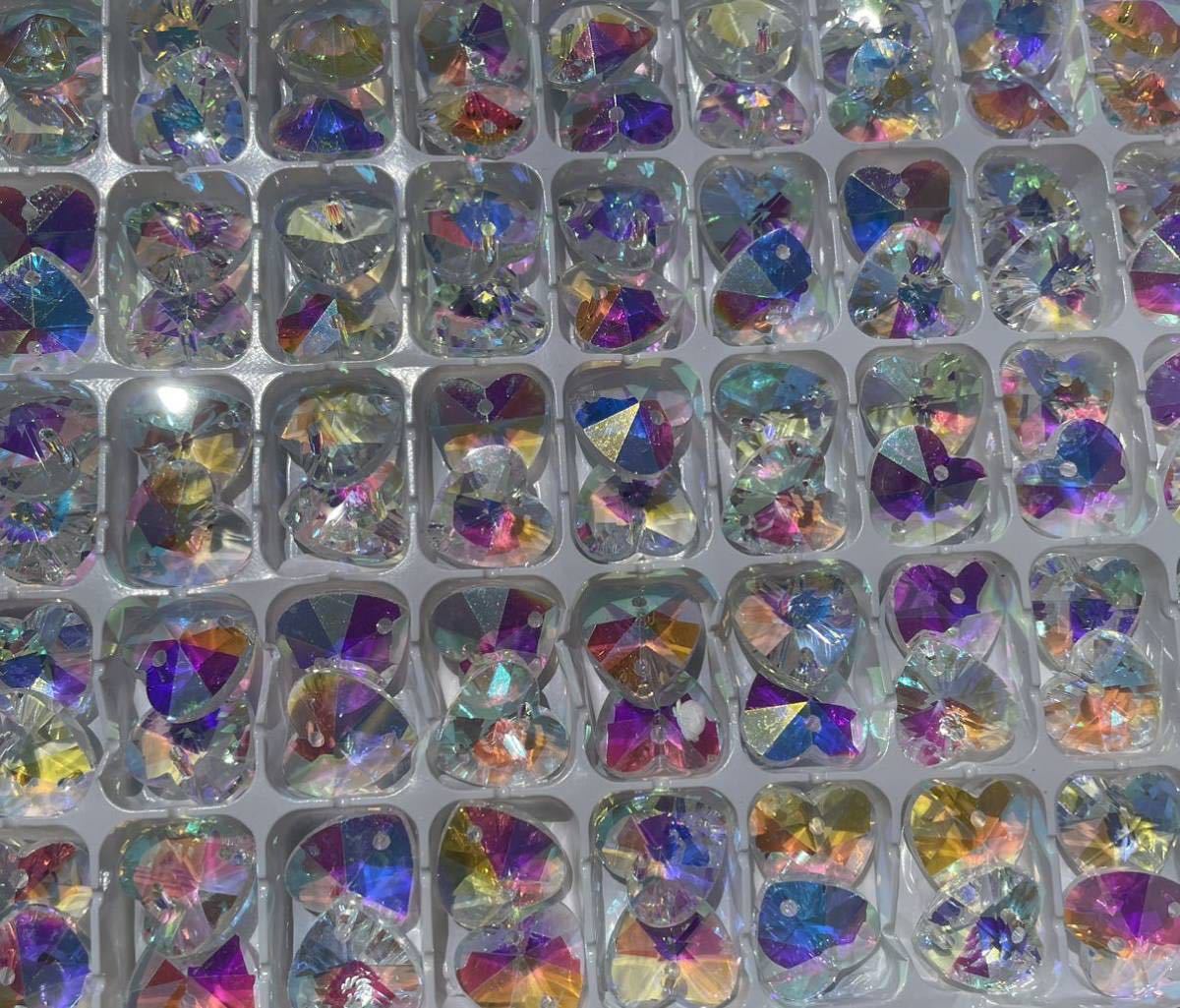 品質重視100個ハート型ビーズ シャンデリア用2穴14ｍｍリング付きクリスタル ガラス製 オーロラ デコトラ アクセ　マスク サンキャッチャー_画像1