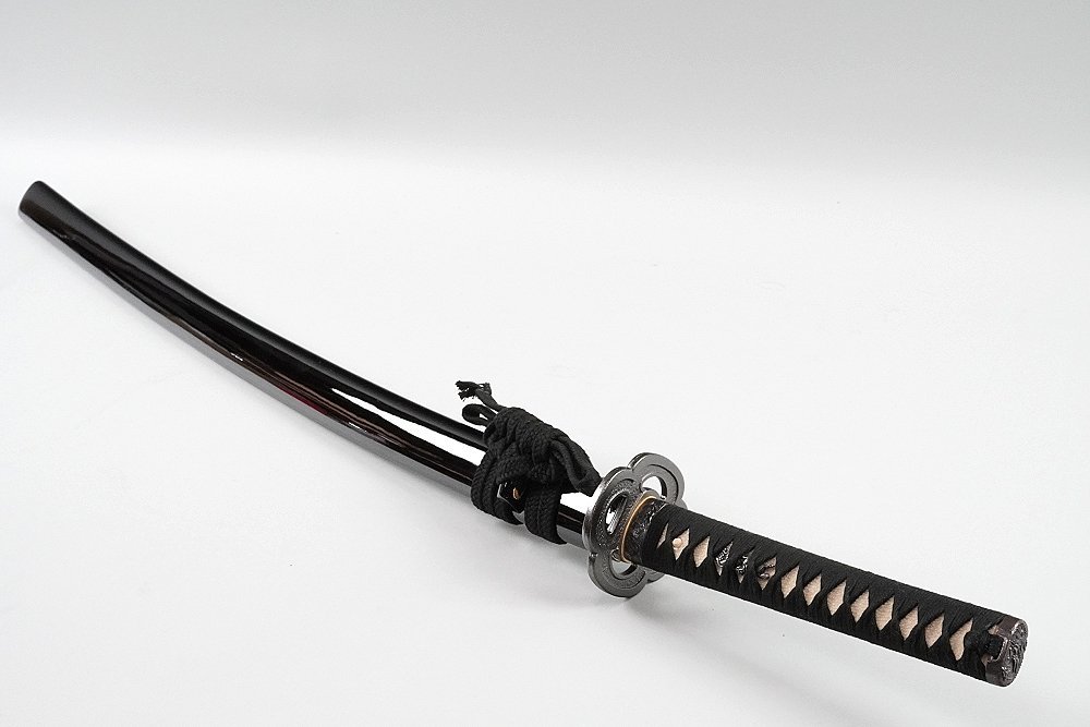* название меч серии . правильный чёрный . сплав производства иммитация меча общая длина примерно 105cm лезвие примерно 70cm * подставка не прилагается *