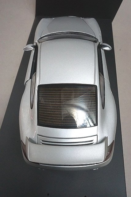 AUTOart オートアート PERFORMANCE 1/18 Porsche ポルシェ 911 GT2 2002 シルバー 77841_画像3