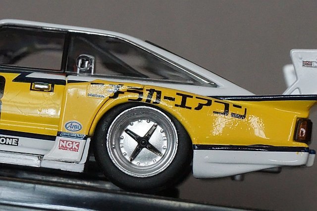 EBBRO EBBRO 1/43 Nissan Nissan Silvia turbo super Silhouette 1982 #23 43747 * Junk yellow color. painting surface . crack 