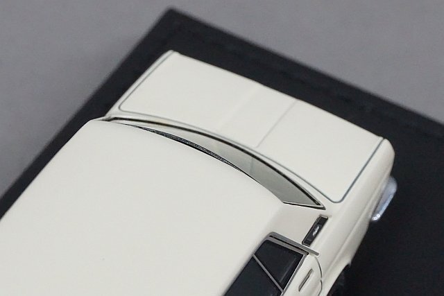 ignition model イグニッションモデル 1/43 ダットサン ブルーバード SSS (P510) ホワイト IG2236の画像6