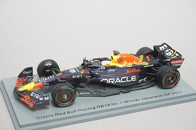 Spark スパーク 1/43 オラクル レッドブル レーシング RB18 No.1 日本GP ウィナー M.フェルスタッペン ボード付き S8551_画像1