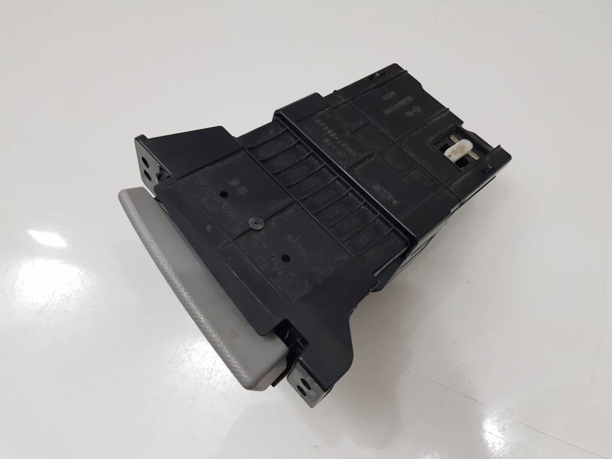 トヨタ エスティマ ACR55W ACR50 純正 フロントドリンクホルダー　55637-28020　 [C-14]　全国一律520円_画像4