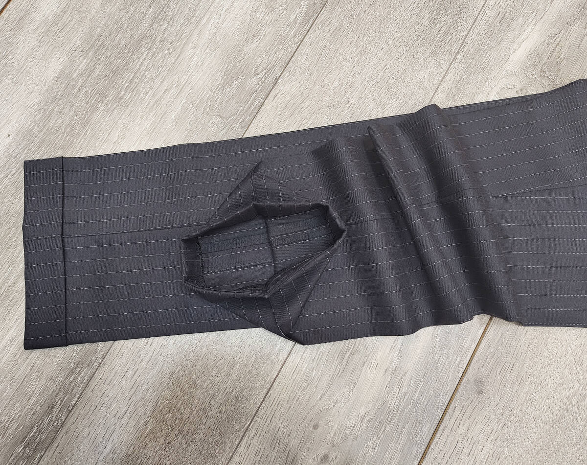 【未使用・新品】ブラックレーベル クレストブリッジ 本切羽 カブラ袖 グレー スリーピース スーツ 92-76-170 38R (Mサイズ) BLACK LABELの画像8