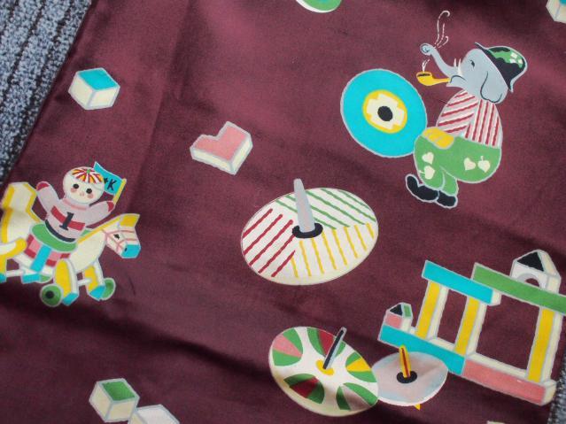  antique surface white map pattern child kimono * scorching tea . colorful toy pattern * flat silk * one .. chanchanko * display 