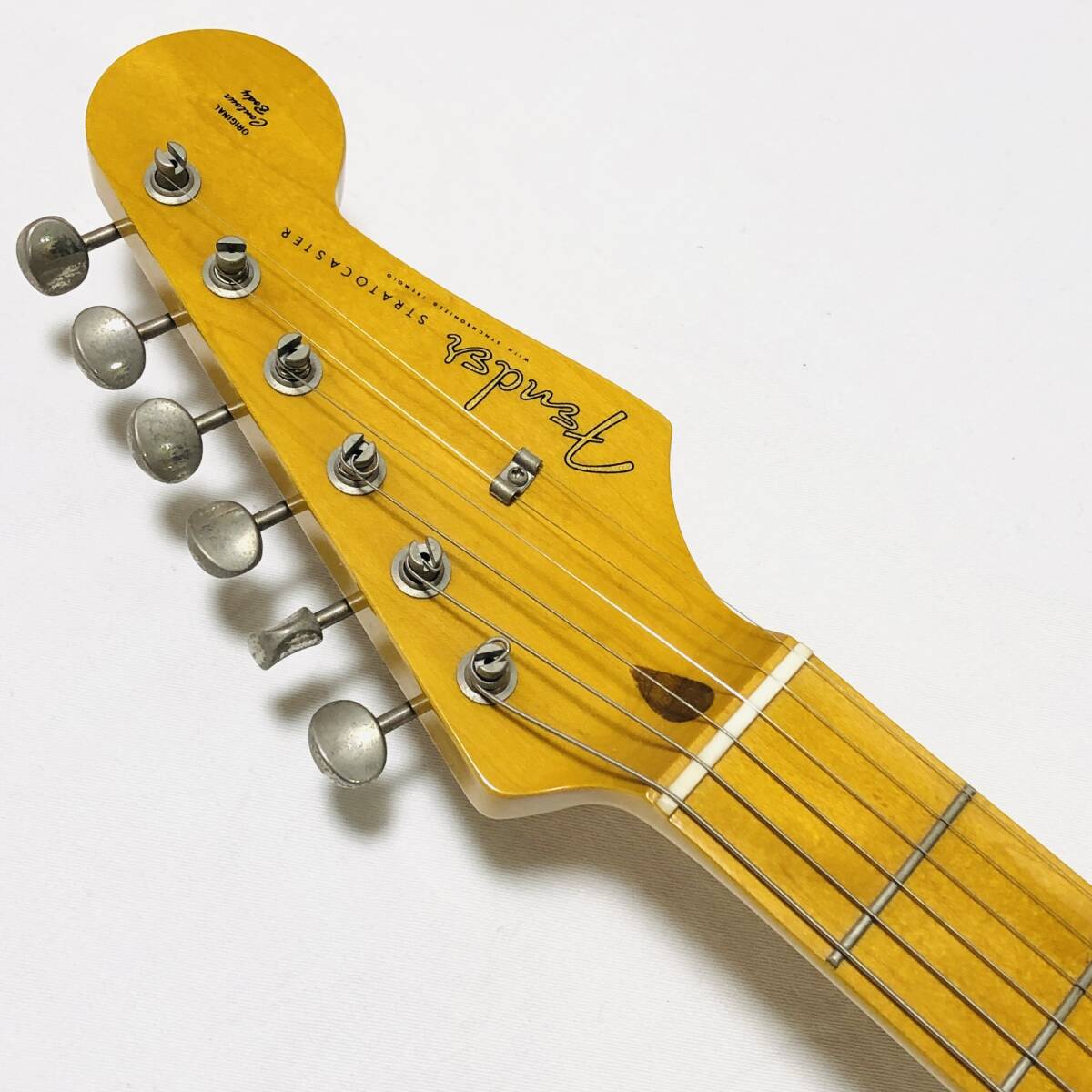 美品 Fender Stratocaster ST57 VWH MADE IN JAPAN 2010-2012 フェンダー ストラトキャスター ヴィンテージホワイト _画像2