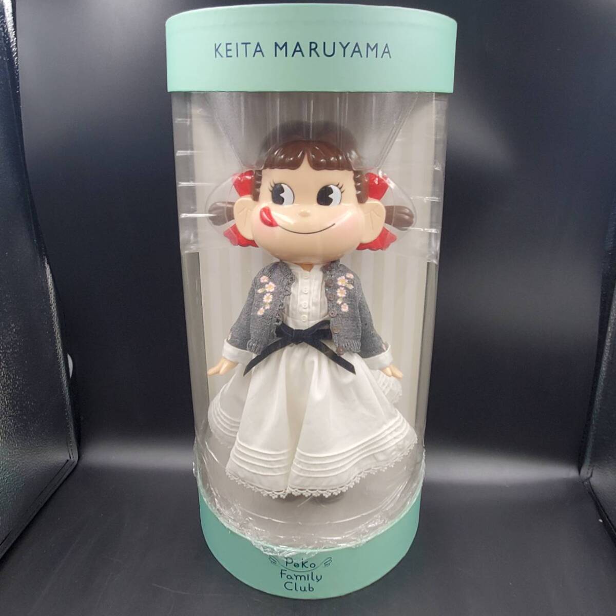 #14A 非売品 不二家 × KEITA MARUYAMA Peko Family Club ペコちゃん人形 スウィートピュアドレス 体長 約32cm ケース付き の画像1