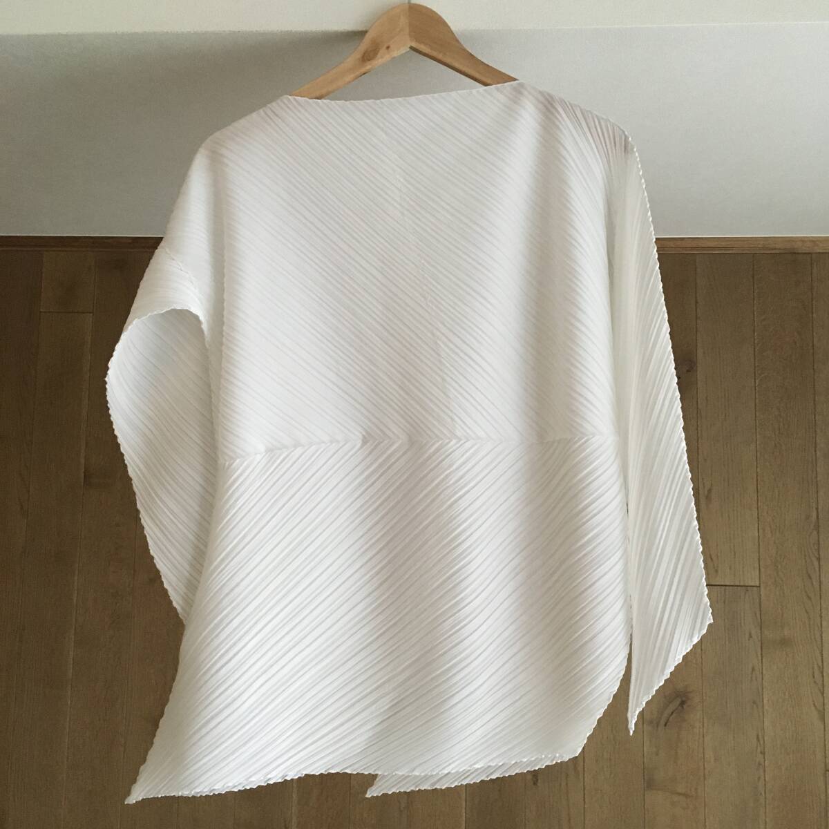 美品 ISSEY MIYAKE イッセイミヤケ　 プリーツ加工 変形　カーディガンIM92-FJ914_画像4