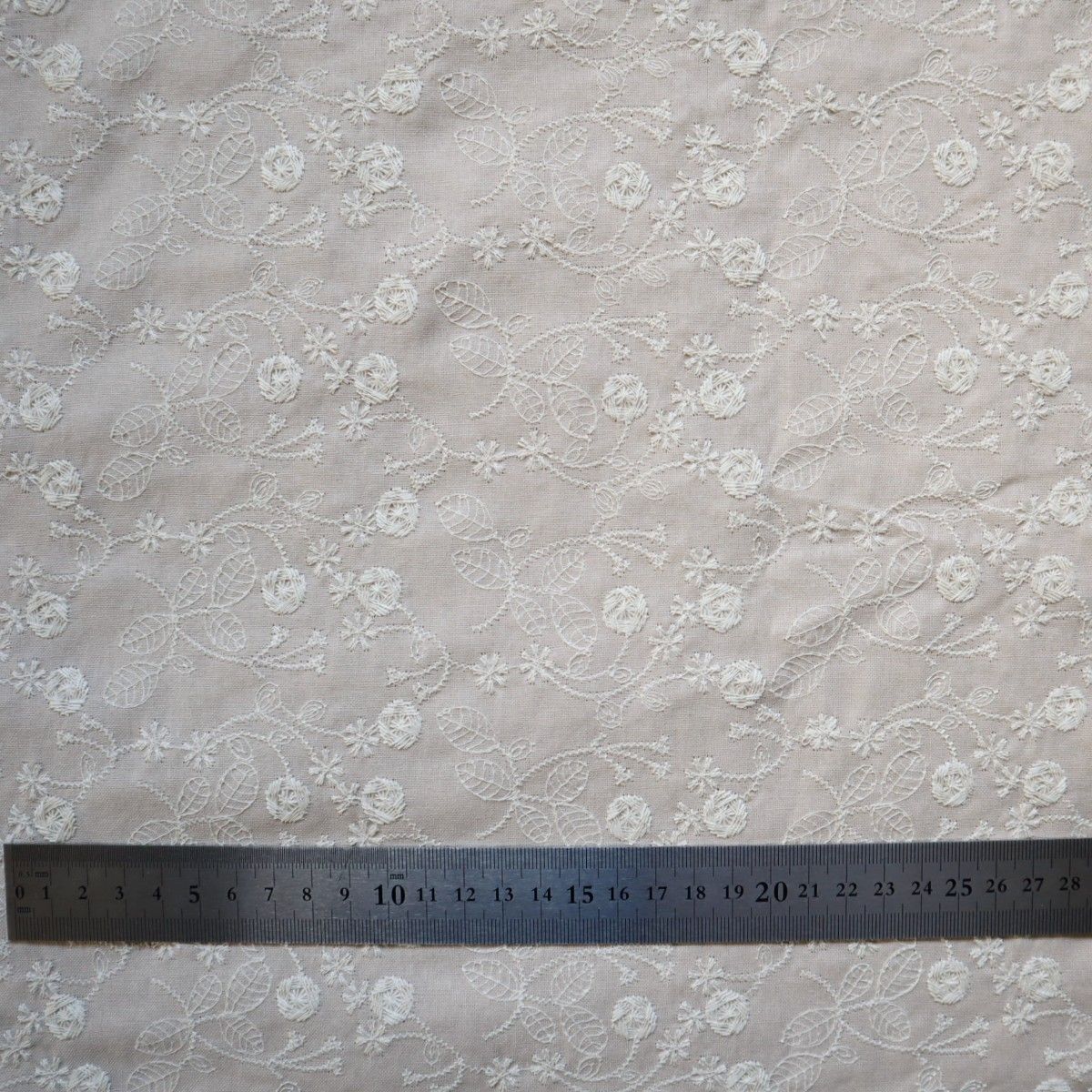 S30A コットンリネン 刺繍生地 オフホワイト 花柄 138cm×50cm