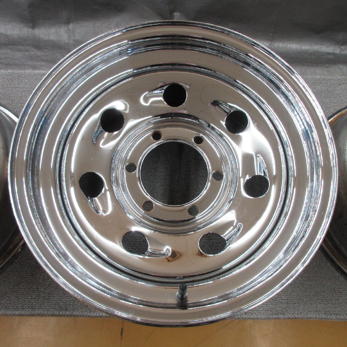 □送料無料 A2■ USA製/メッキスチール ■ 16×8J+13位 ■ 6H PCD139.7 ■ φ108 ◇ ４本 ◇ 2ピース/クロームメッキ系 M14可/鉄ホイール_画像3