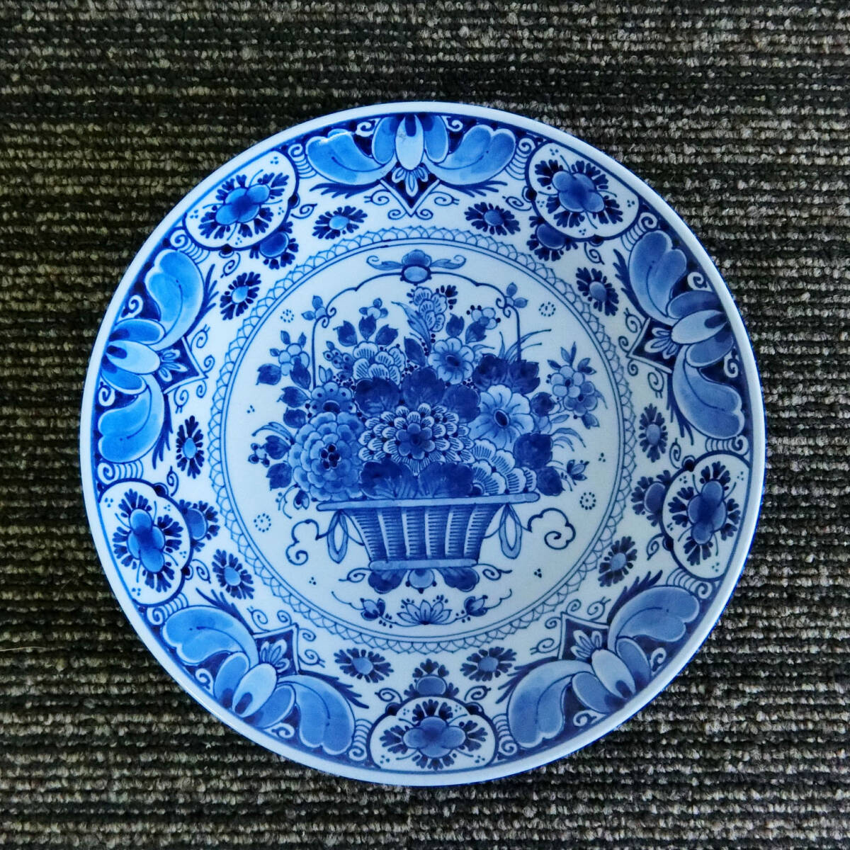 ●ROYAL DELFT ロイヤルデルフト 飾り皿 プレート 直径 23cm ブルー系 フラワー 飾り皿の画像1