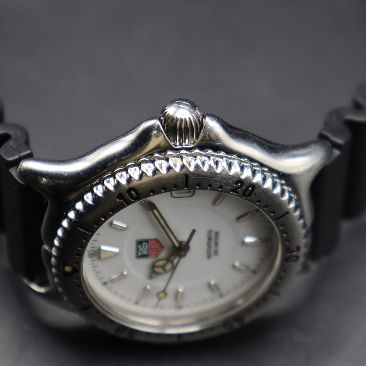 OH済 TAG HEUER タグホイヤー セルシリーズ 200M防水 WI2210 白文字盤 自動巻 デイト 新品ラバーベルト&純正バックル メンズ腕時計_画像4