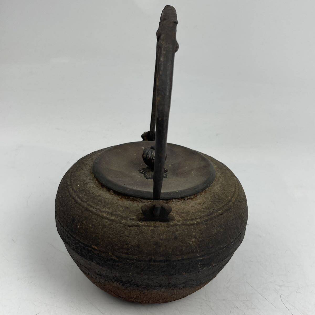 時代　鉄瓶　小型　容量約900ｍｌ　/　時代物　金属工芸　湯沸し　急須　煎茶道具　.1439_画像5