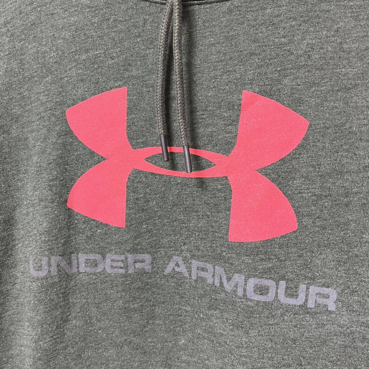 美品★アンダーアーマー UNDER ARMOUR パーカー スウェット トレーナー プルオーバー グレー LG トレーニング 筋トレ ランニング スポーツ_画像3