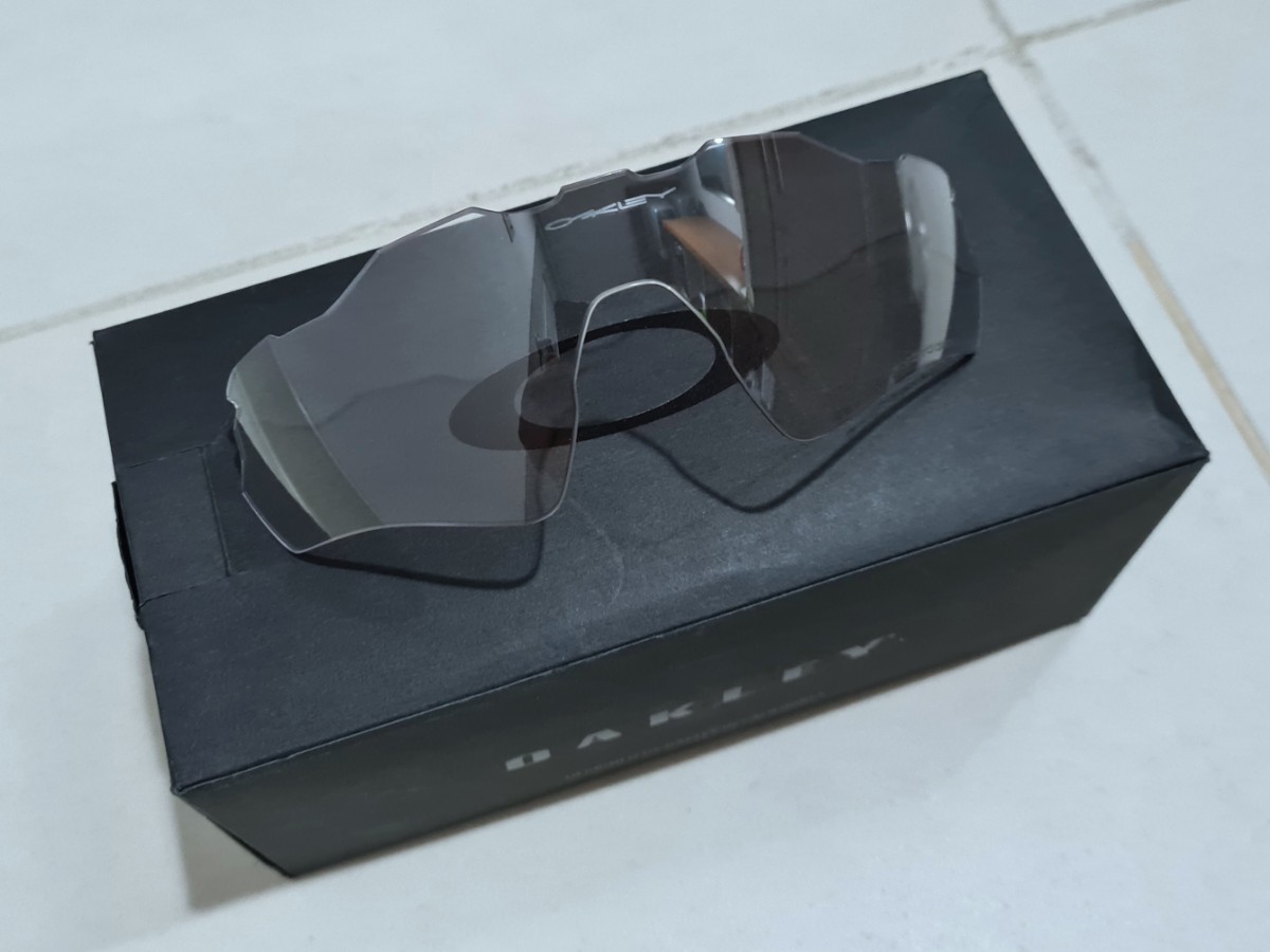 正規品 新品 純正品 調光レンズ OAKLEY RADAR EV PATH オークリー レーダー イーブイ パス Photochromic フォトクロミック サングラスの画像4