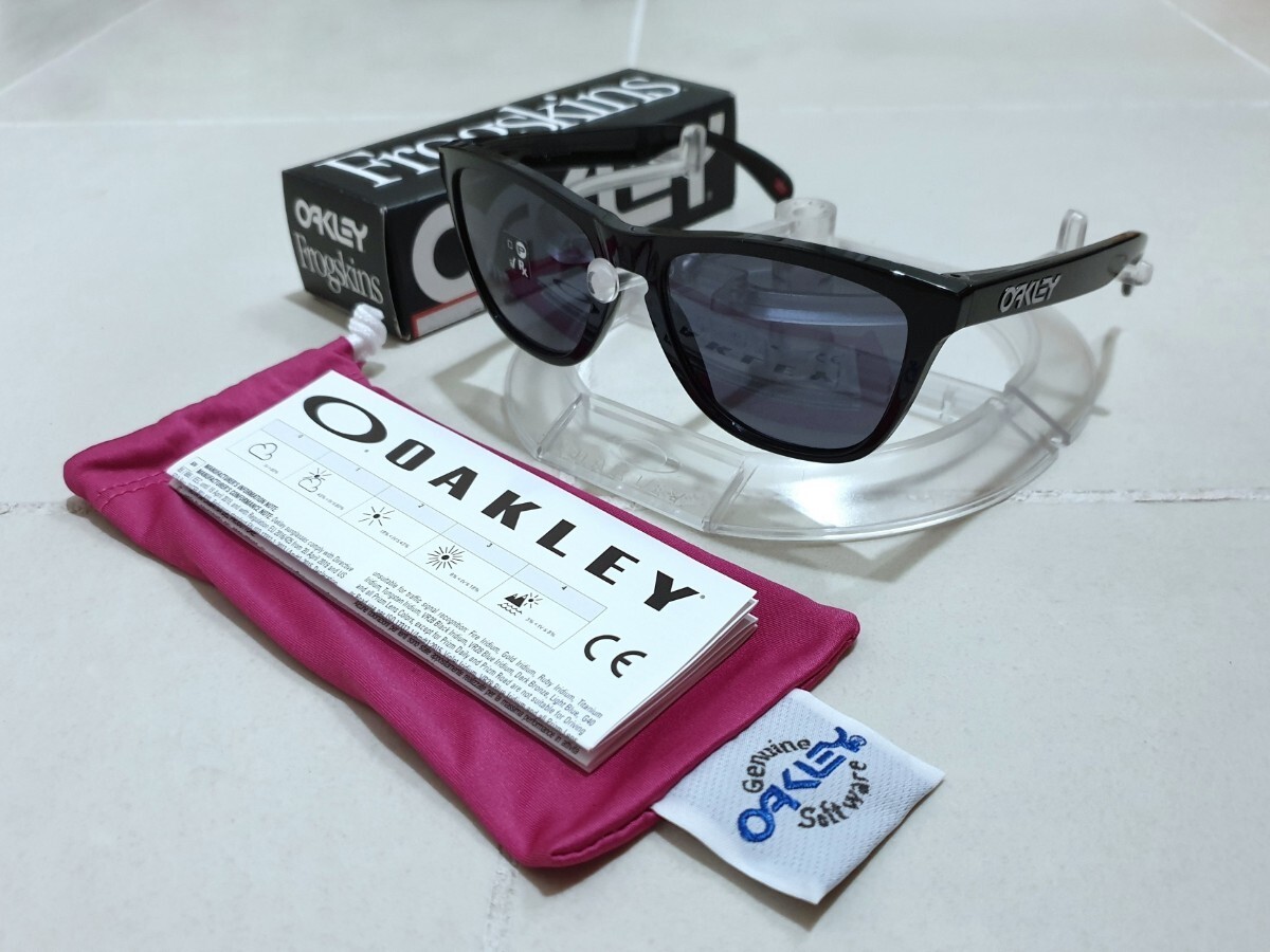  стандартный товар новый товар поляризирующая линза имеется OAKLEY FROGSKINS Oacley лягушка s gold Sapphire Polarized сапфир polalaizdo солнцезащитные очки 