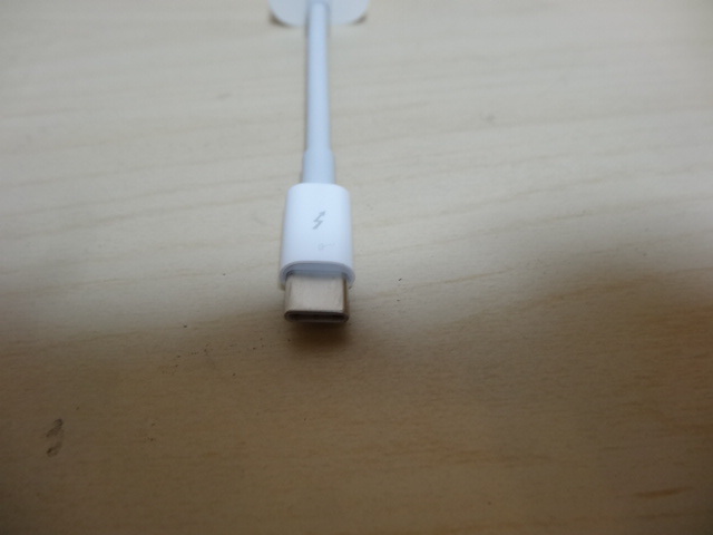 [送料無料 即決] Apple Thunderbolt 3（USB-C）- Thunderbolt 2アダプタ A1790 USED_画像3