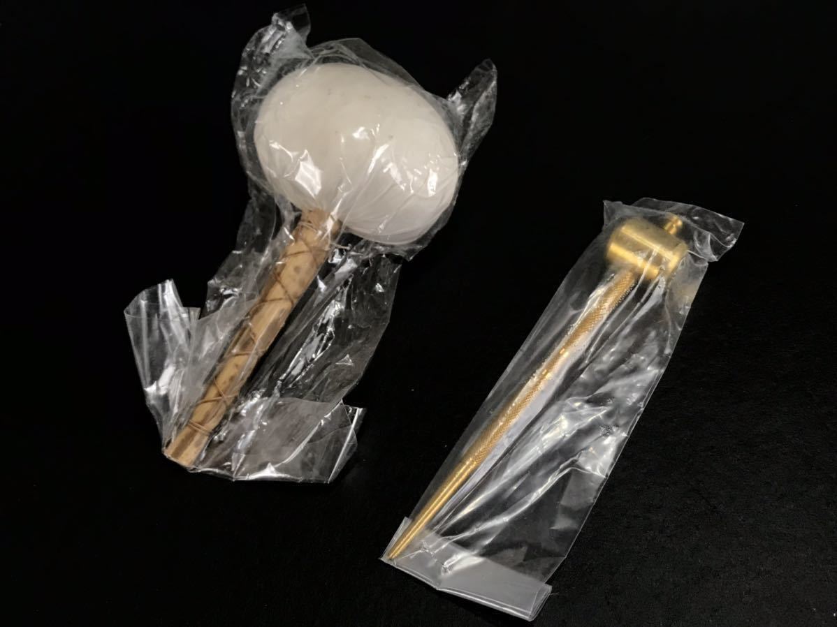 a0273 刀剣 保存手入用具 小槌 拭紙 打ち粉 拭い布 刀剣油 家庭保管未使用現状品 日本刀手入 武具手入_画像2