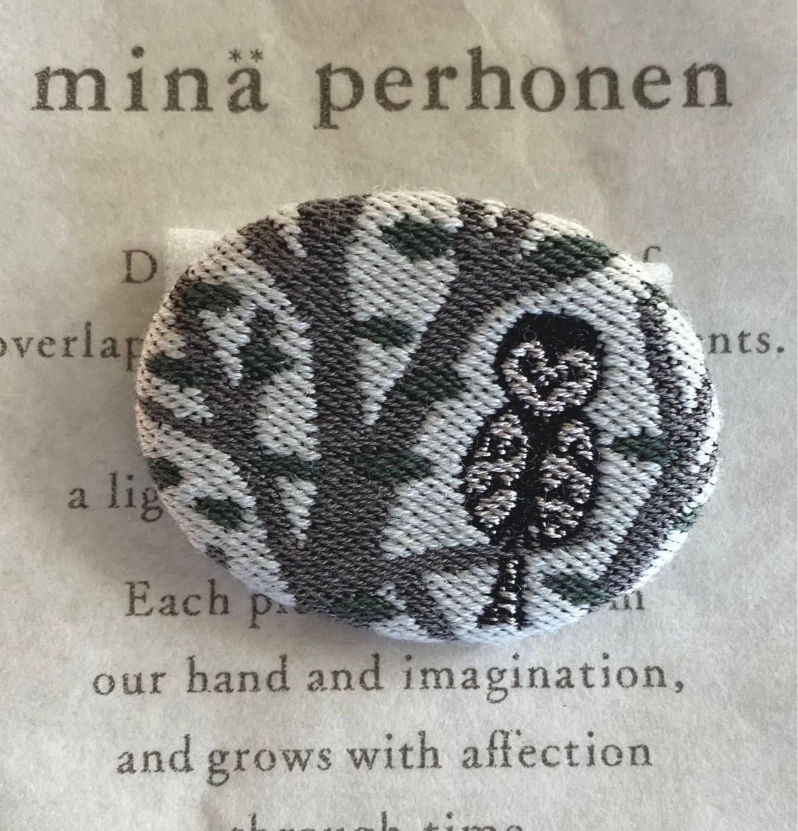  【3/31迄の価格です】 mina perhonen ミナペルホネン サンキューベリーバッジ  ポーロー ブローチ  navy