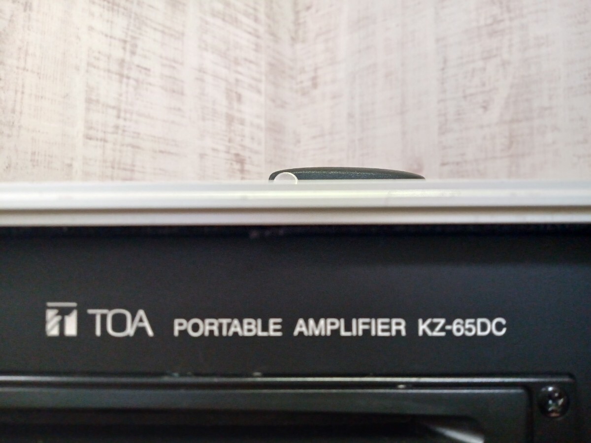 必見!!　TOA　トーア　ポータブルアンプ　KZ-65DC ワイヤレスチューナー　WTU-1820 2点　アルミケース　オーディオ　PA機器　ジャンク_画像2