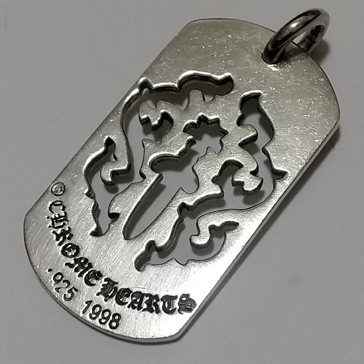 正規品１００％実物写真 CHROME HEARTS　クロムハーツ カットアウト　ダガー　LARGE ドッグタグ　ペンダントトップ 重量21.9g_画像1