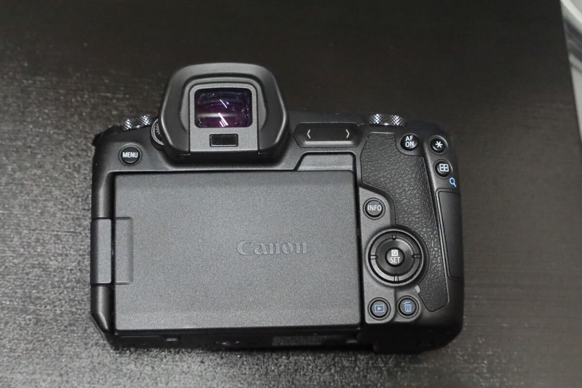 Canon EOS R 本体　バッテリー2個付き　傷少な目_画像6
