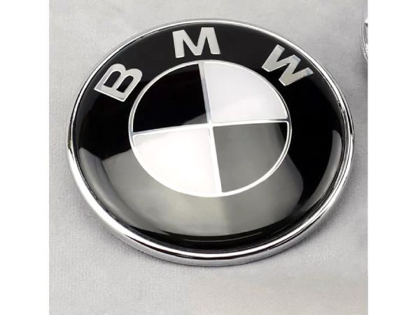 BMW エンブレム 74mm ブラック ホワイト 防止フィルム付き トランク ボンネット 新品未使用 送料無料_画像1