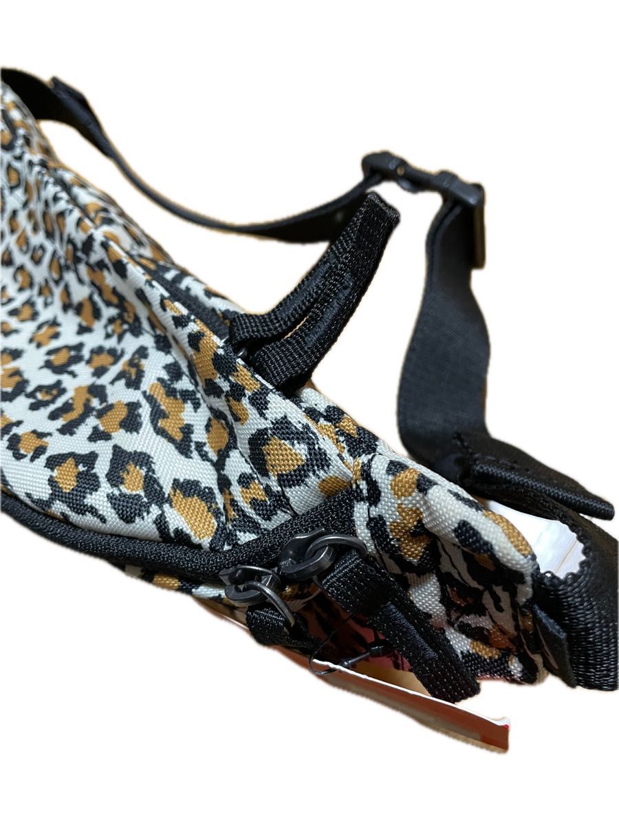 新品 NIKE ナイキ ボディバッグ ウエストバッグ ウエストポーチ 新品 NIKE ナイキ ボディバッグ ウエストバッグ ウエストポーチ