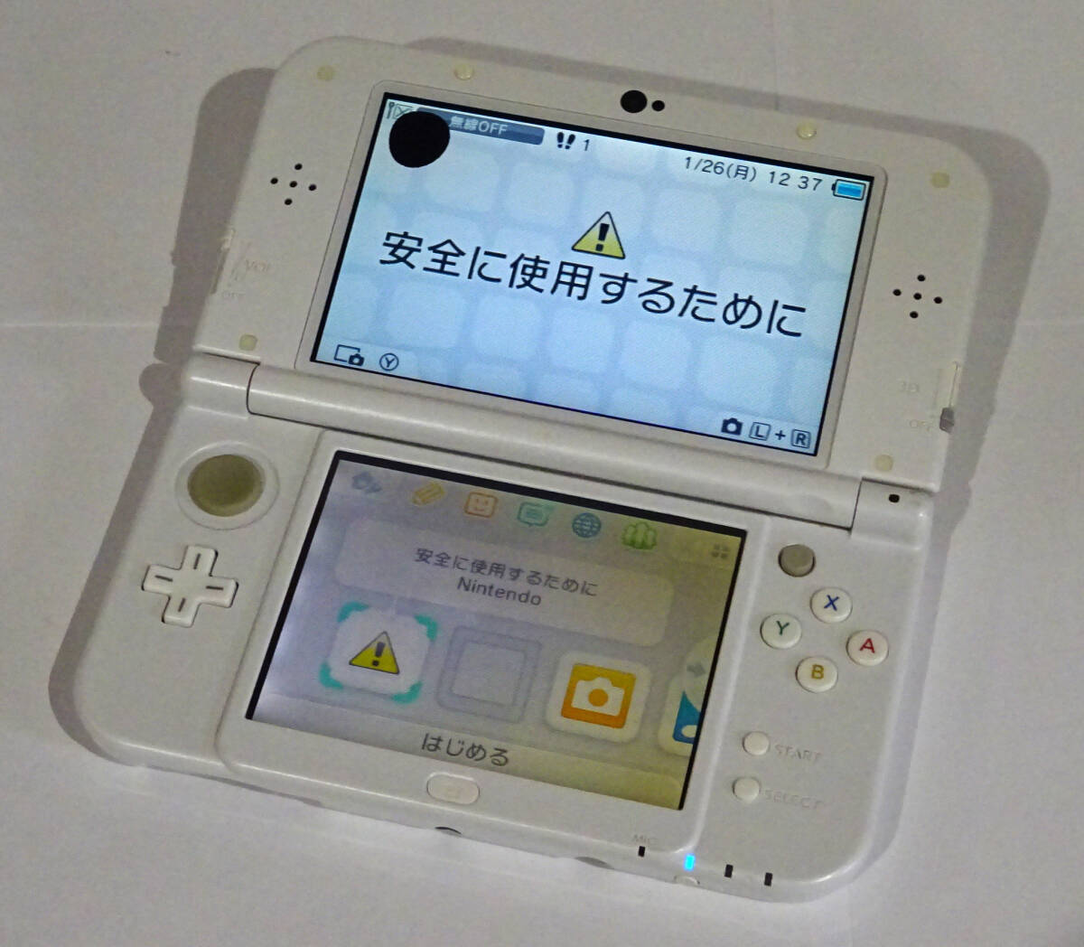 ■動作○液晶難■ NEWニンテンドー3DS LL パールホワイト 本体+SDカード4GB_画像1