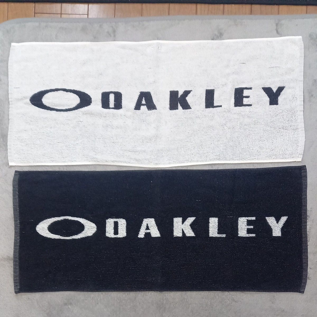 OAKLEY　オークリー　スポーツタオル２枚　巾着袋　セット品