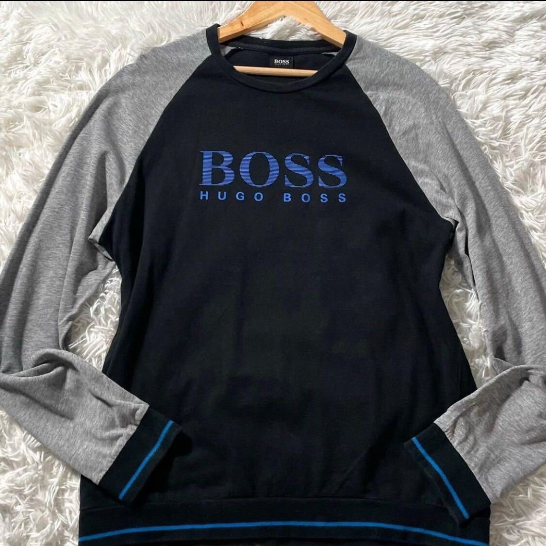 美品 希少L相当 ヒューゴボス HUGO BOSS 長袖Tシャツ ロンT 現行タグ デカロゴ プリント ブラック 黒 グレー 灰色 メンズ 大きいサイズ_画像1