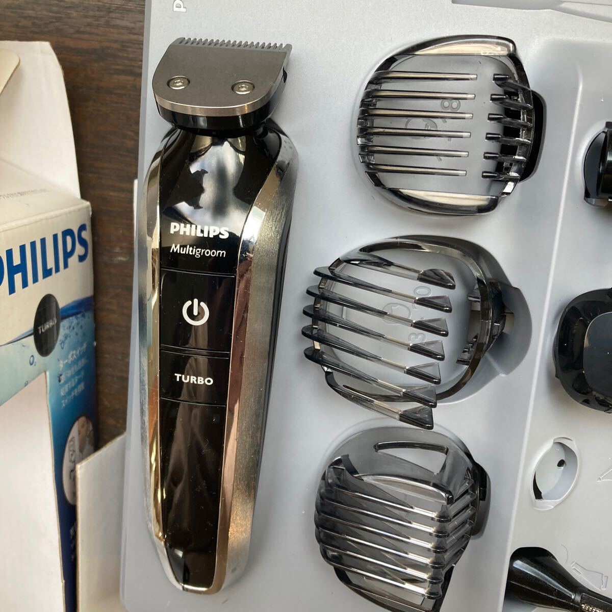 PHILIPS Philips QG3380 мульти- груминг комплект Multigroom Pro заряжающийся волосы машинка для стрижки волосы - резчик волосы - машинка для стрижки бритва 