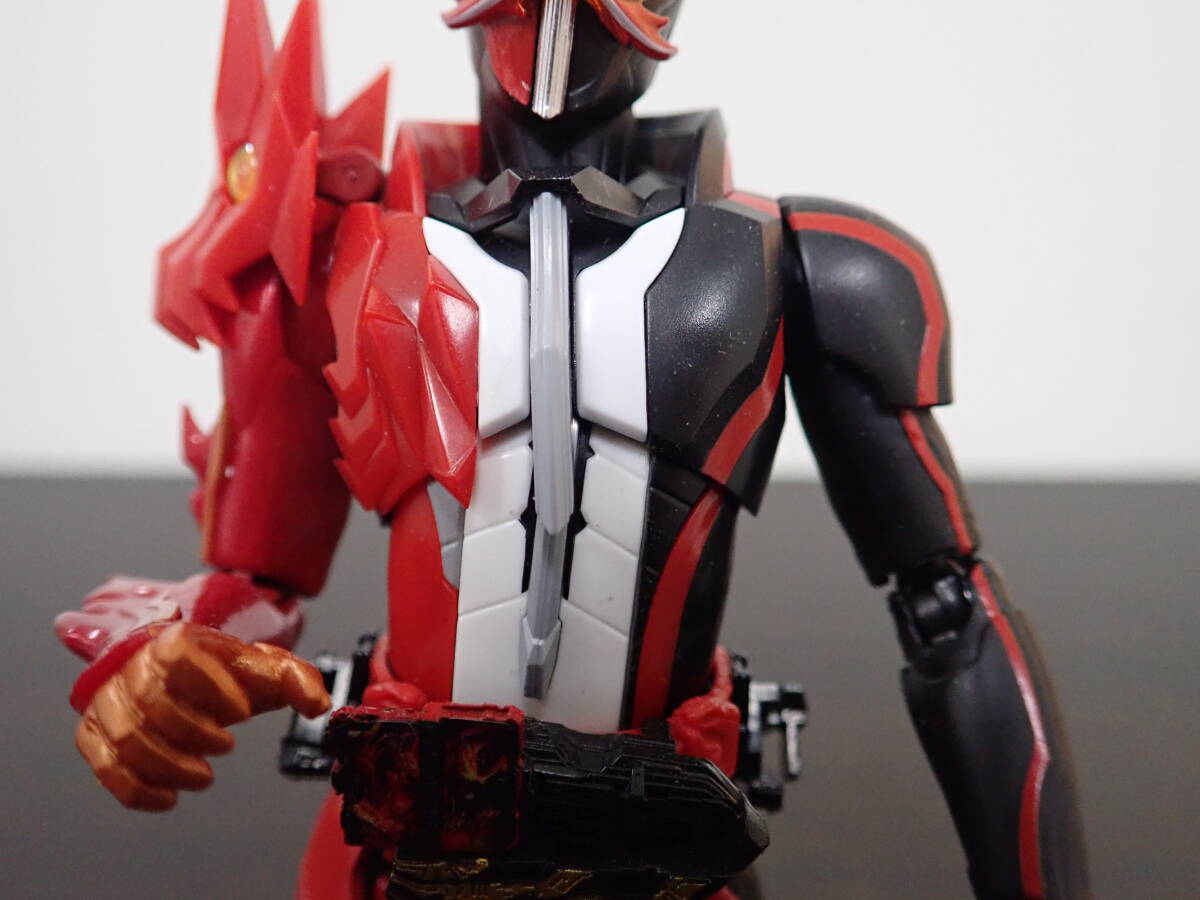 S.H.Figuarts フィギュアーツ 仮面ライダーセイバー ブレイブドラゴン フィギュア バンダイスピリッツ 箱無し 現状品 激安１円スタート_画像3