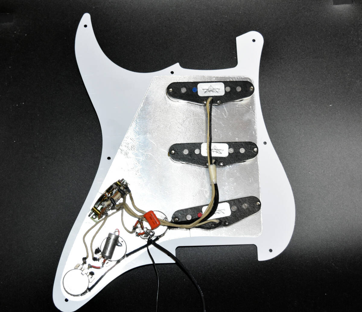 ◆◇ Fender Custom Shop Custom ’54 Stratocaster Pickups Assembly ST54・ST57サイズ パールホワイト ◇◆の画像1