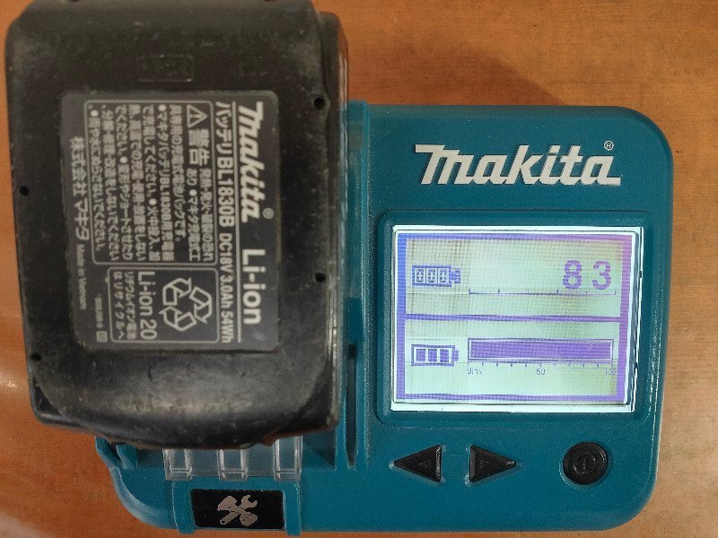 【送料無料】Makita マキタ 純正【BL1830B】残量表示付き 18V リチウムイオン バッテリー 3.0Ah 充電83回 動作確認済みです_画像3