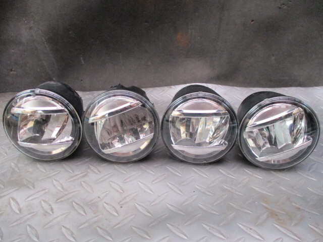 純正 LED フォグライト 右 4個 KOITO 114-11092 ダイハツ スズキ トヨタ ホンダ 各車に ムーヴ タント ウェイク キャスト スペーシアの画像1