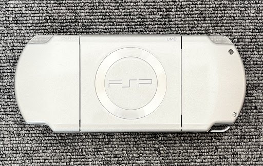 【JBI 4638】 1円〜 SONY PSP プレイステーション・ポータブル PSP-2000 IS 本体 アイス・シルバー 箱付属 通電不良 ジャンク 現状品_画像5