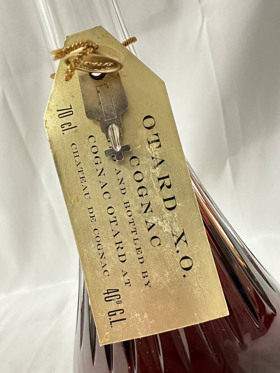 【AS 21828】1円スタート 未開栓 Otard X.O. COGNAC オタール Baccarat クリスタルボトル 700ml 目減り、栓付近の劣化有 要画像確認 現状品_画像2