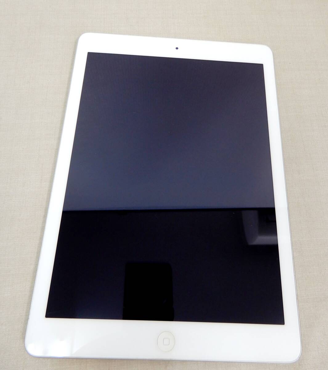 M755/現状品 iPad Air Wi-Fiモデル：A1474 128GB /apple シルバー ME906J/A アイパッド 2013_画像1