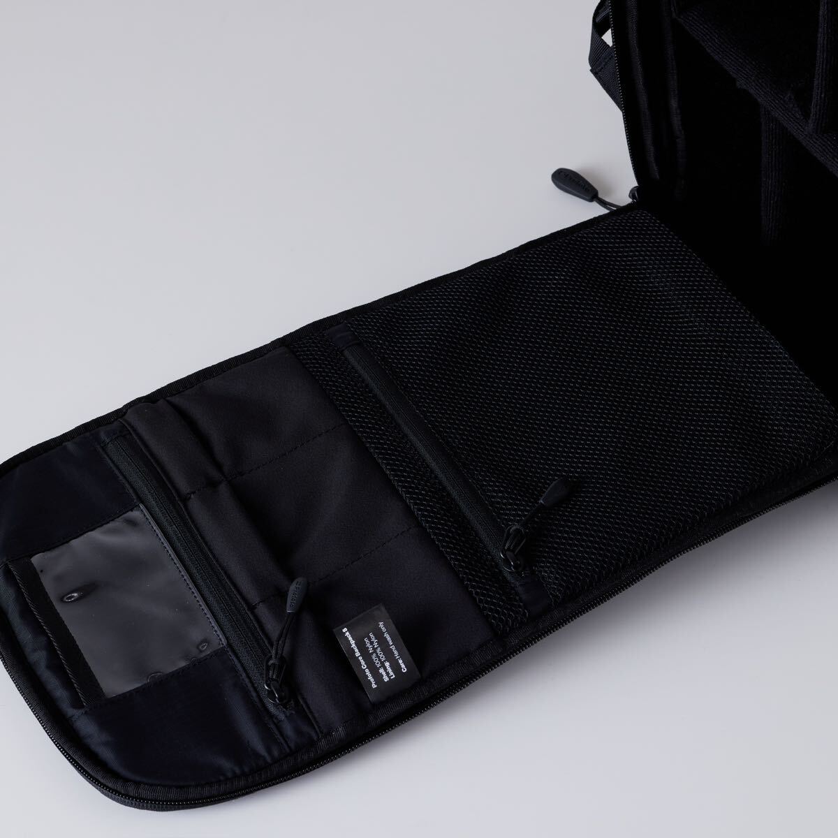【極美品】Profoto Core Backpack S プロフォト コア バックパック 定価41,140円【送料無料】_小さい収納ポケットもたくさんあります