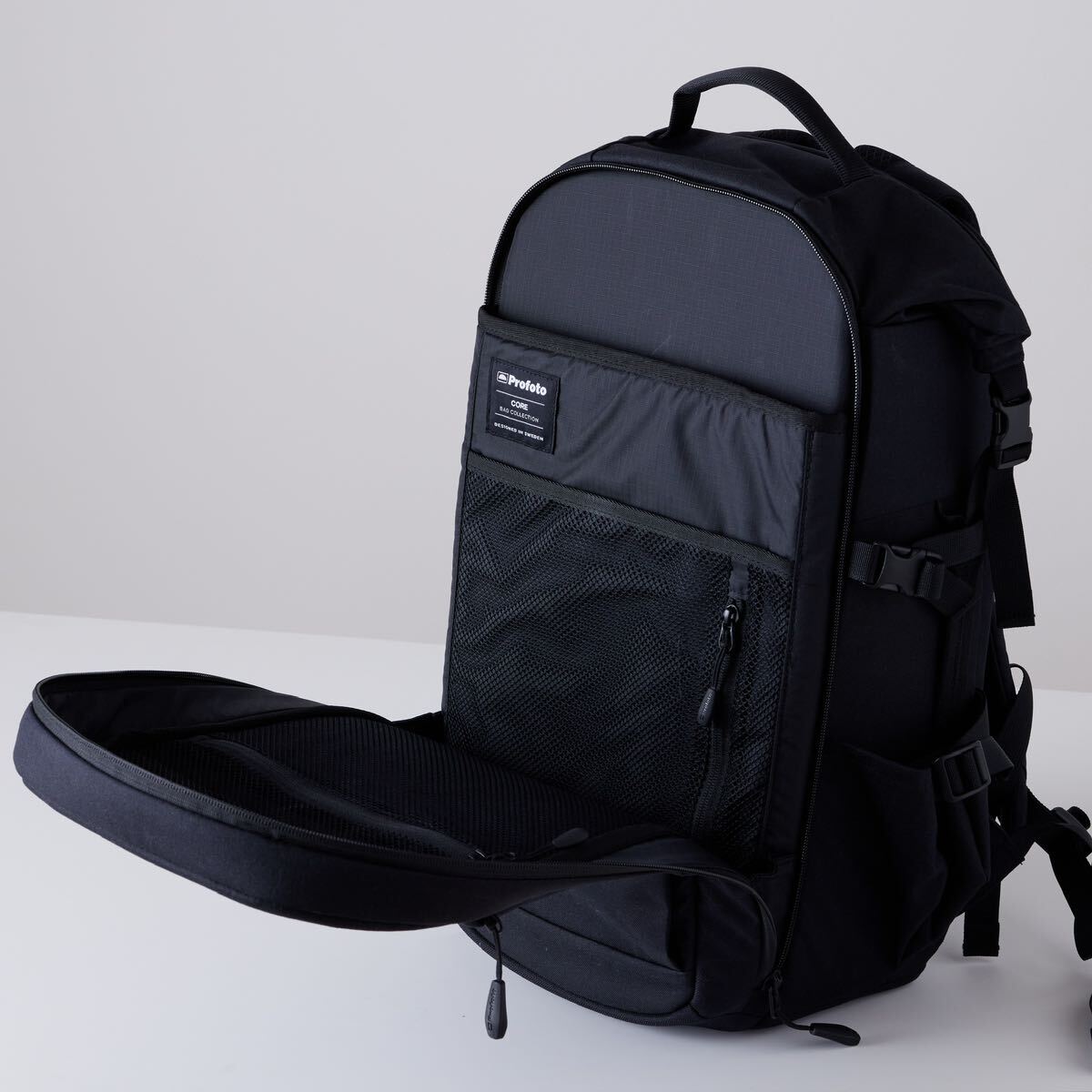 【極美品】Profoto Core Backpack S プロフォト コア バックパック 定価41,140円【送料無料】_外側にも収納ポケットがあります