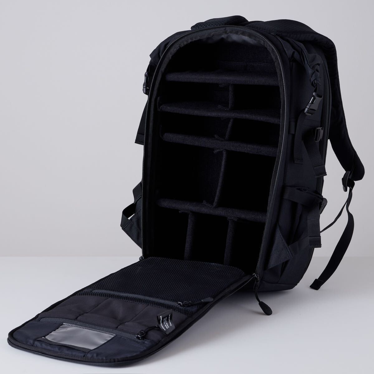 【極美品】Profoto Core Backpack S プロフォト コア バックパック 定価41,140円【送料無料】_背中側からアクセスするパックパックです
