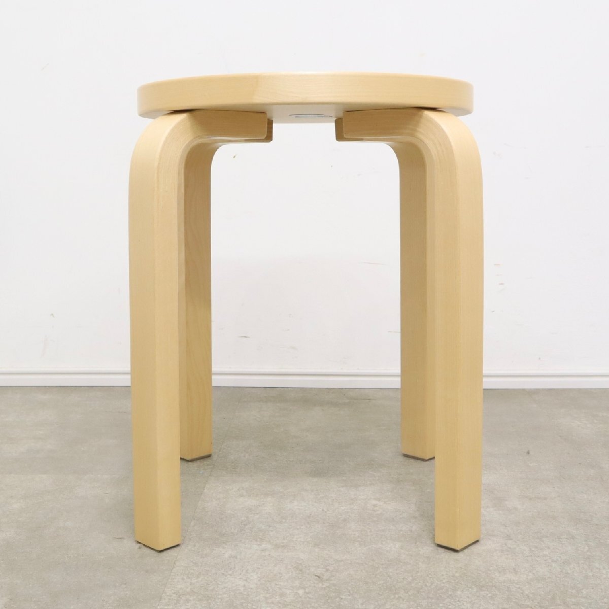 Artek アルテック STOOL60 スコープ別注 リノリウム スツール 4本脚 スタッキング オリーブ 20 丸椅子【3D2403044】_画像2