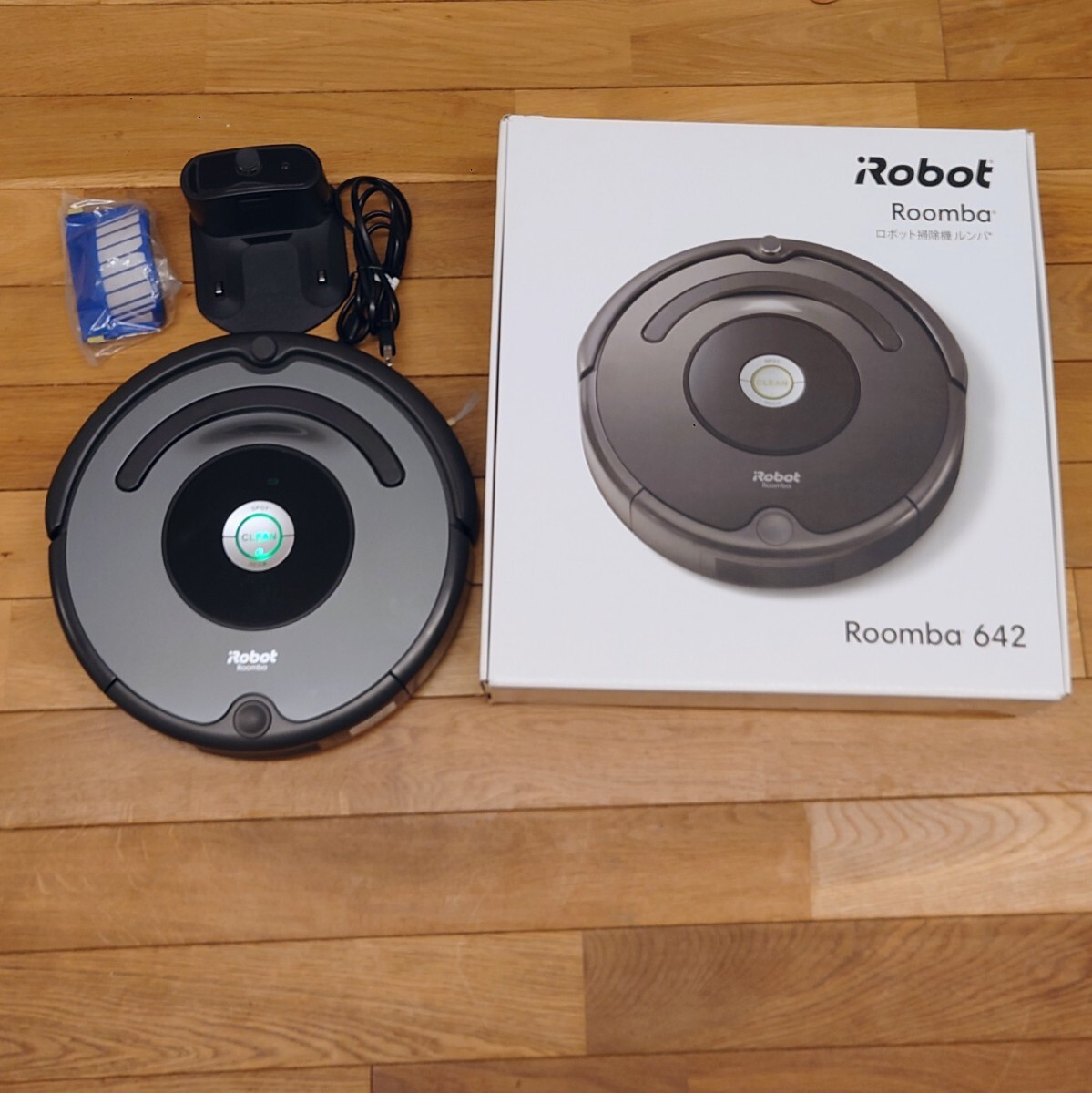 iRobot Roomba 642 交換用フィルター付き　ほとんど使用なし　美品　バッテリー新品　ルンバ アイロボット ロボット掃除機 お掃除ロボット_画像1
