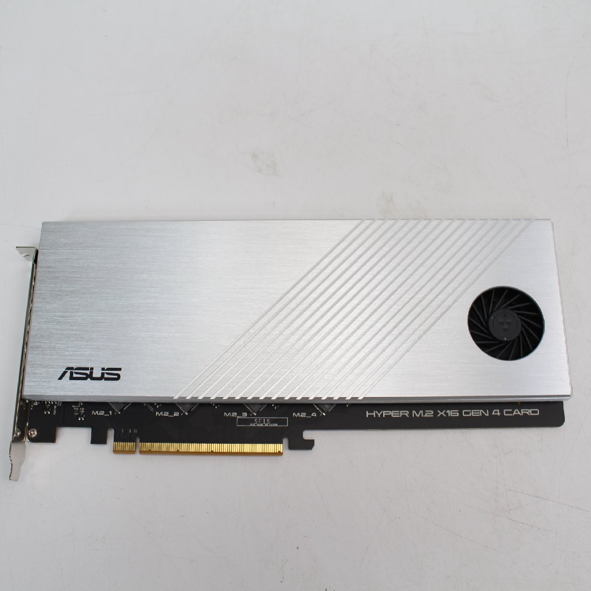 486)ASUS HYPER M.2 X16 GEN 4 Card 最大4台 PCIE 4.0 M.2ドライブを サポートする 拡張カードの画像2