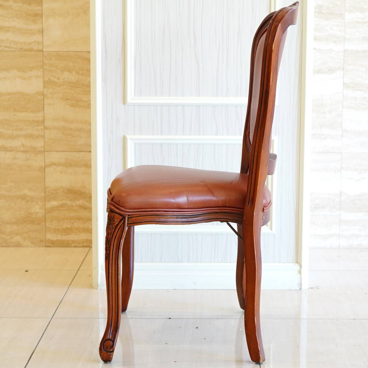 NA4828 在庫２０脚 ダイニングチェア 木製 椅子 合皮 彫刻 花柄 式場 家具 インテリア ロココ調 ヴィンテージ アンティーク レトロ 検Sの画像3