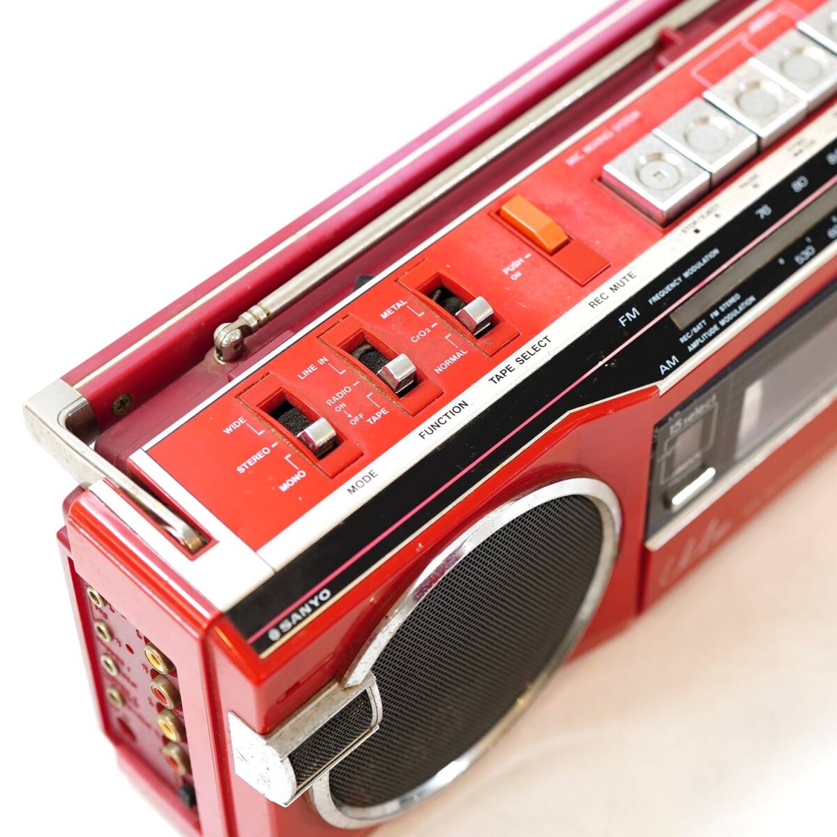 NA4852 ラジオ受信〇 テープ再生× 簡易クリーニング済 SANYO サンヨー 小型ラジカセ 赤 レッド MR-U4SF 昭和レトロ レトロ 検S_画像3
