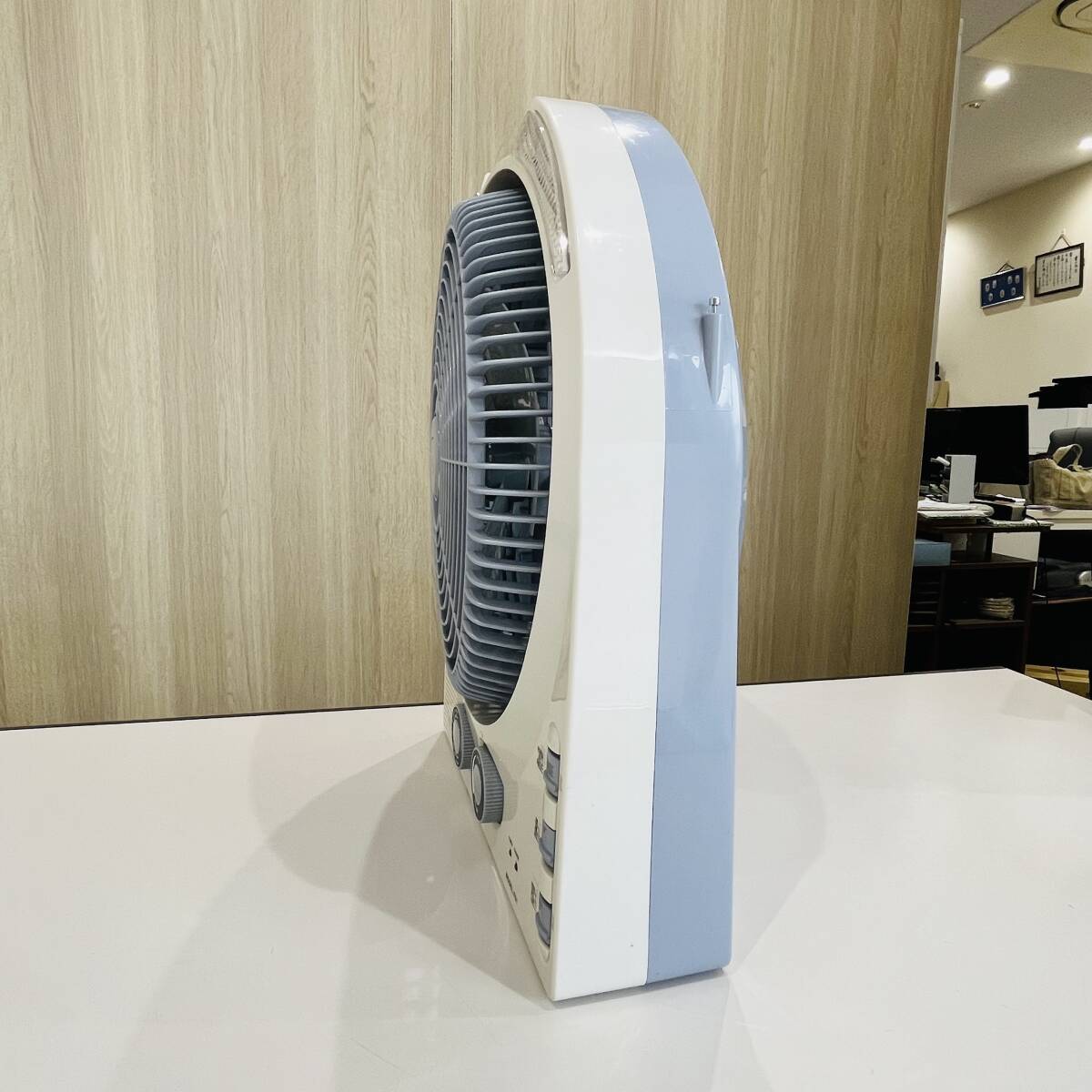 QA1789 動作品 ラジオ付き扇風機 マルチファンクション ファン 羽根径30cm LEDライト 充電式 AM・FM 重量2.5kg 検K_画像4